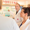 apotheker team fingerzeig sichtwahl mw ABDA: PTA braucht Apotheker-Aufsicht