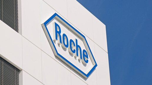 Foto: Roche-Logo an einer Häuserfassade