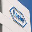 Foto: Roche-Logo an einer Häuserfassade