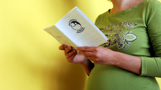 schwanger mutterpass2 aa